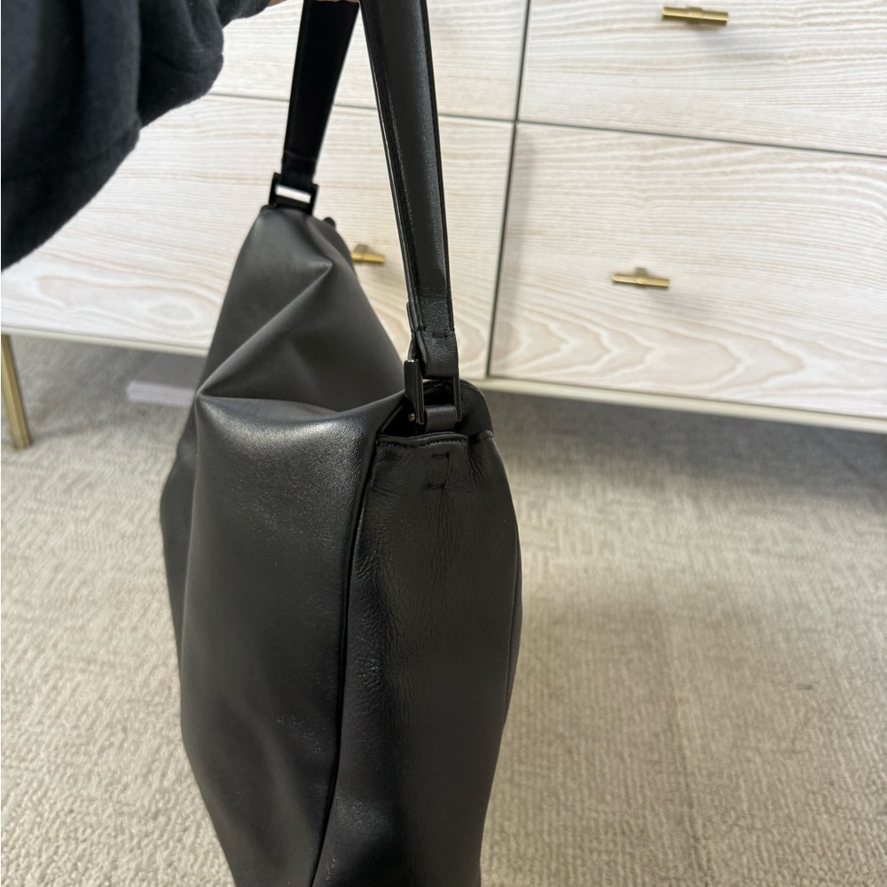 Valentino Garavani Black Shoulder Bag - Picture 6 of 11